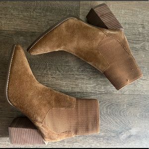 Brand New! Cute and Comfy! Ordered pre pandemic, never used now I’m a 7!